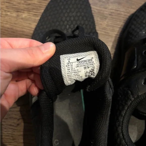 Black Womens Nike Athletic Shoes - Picture 2 of 4